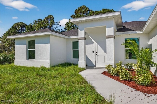 366 Butler Ave S in Lehigh Acres, FL - Building Photo - Building Photo