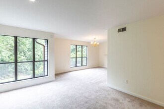 358 S Pantops Dr in Charlottesville, VA - Building Photo - Building Photo