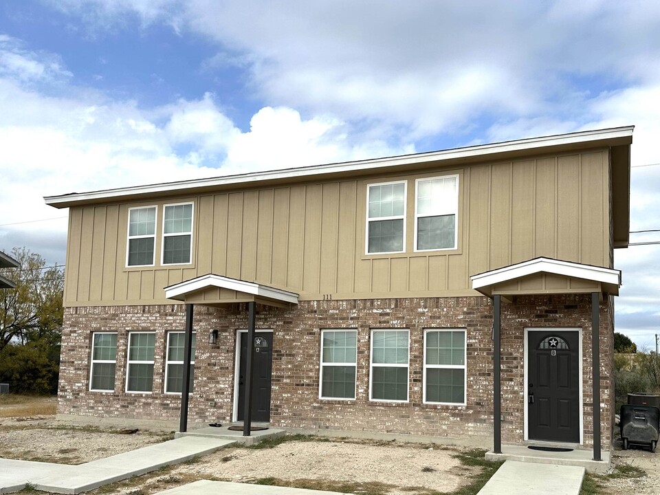 109 Rockwell Way in Del Rio, TX - Building Photo