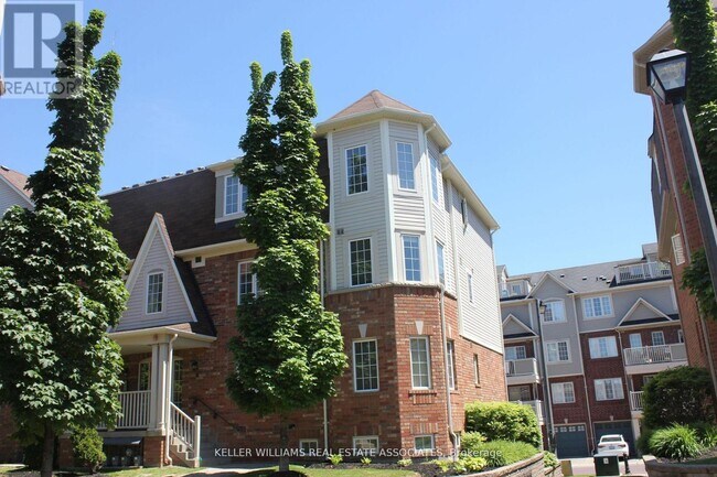 724-724 Neighbourhood Cir in Mississauga, ON - Building Photo - Building Photo