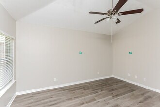 9309 Cynthia Ct in Fort Worth, TX - Foto de edificio - Building Photo