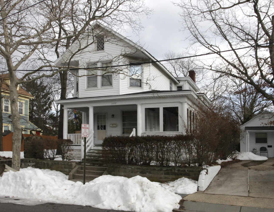 1104 Emory Ave in Asbury Park, NJ - Foto de edificio