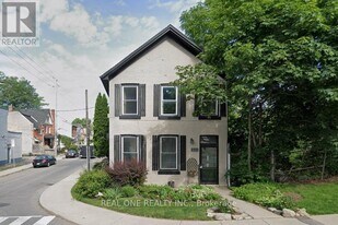 118 Queen St S in Hamilton, ON - Building Photo