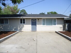 1510-1512 Meadows Ln in Medford, OR - Building Photo