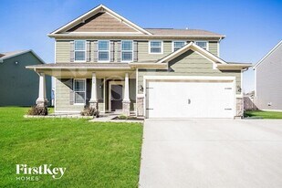 688 S Parkway Ave in New Palestine, IN - Building Photo