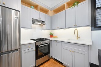 7 St Pauls Ave in Jersey City, NJ - Building Photo - Building Photo