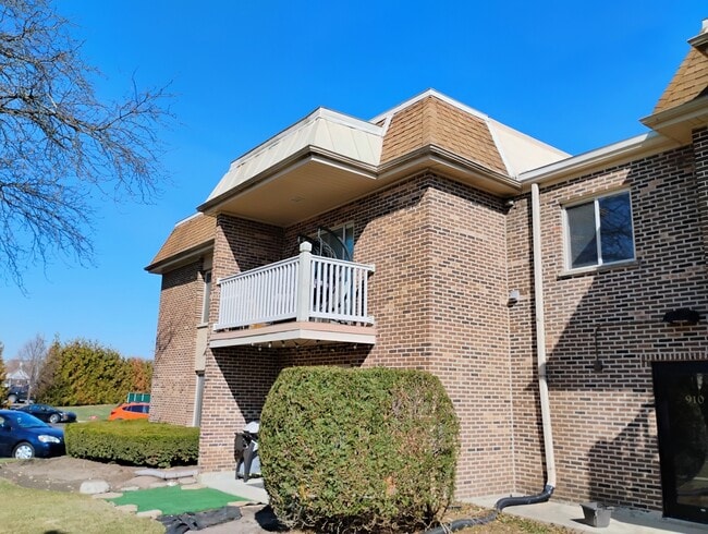 910 W Alleghany Dr in Arlington Heights, IL - Building Photo - Building Photo