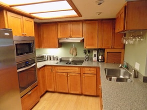 10410 N Cave Creek Rd in Phoenix, AZ - Building Photo - Building Photo