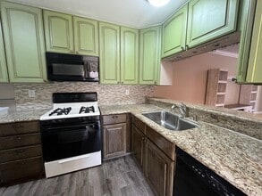 208 Tangelo, in Irvine, CA - Building Photo - Building Photo