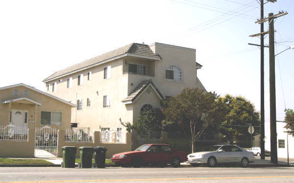 5900 York Blvd in Los Angeles, CA - Foto de edificio - Building Photo