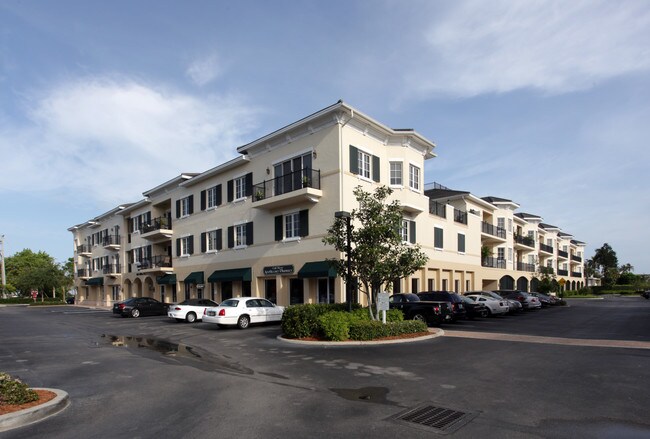Charleston Square in Naples, FL - Building Photo - Building Photo