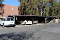 Monterey Villas in Santa Ana, CA - Foto de edificio - Building Photo