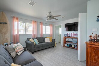 510 Oyster St in Surfside Beach, TX - Building Photo - Building Photo