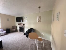 1807 E Lindsey St, Unit 4 in Norman, OK - Building Photo