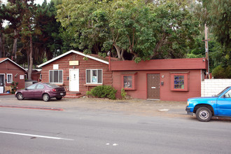 Log Cabin Apartments in Encinitas, CA - Building Photo - Building Photo