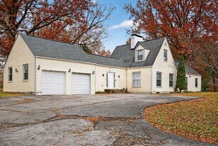 5 Van Crest Ln in Florissant, MO - Building Photo
