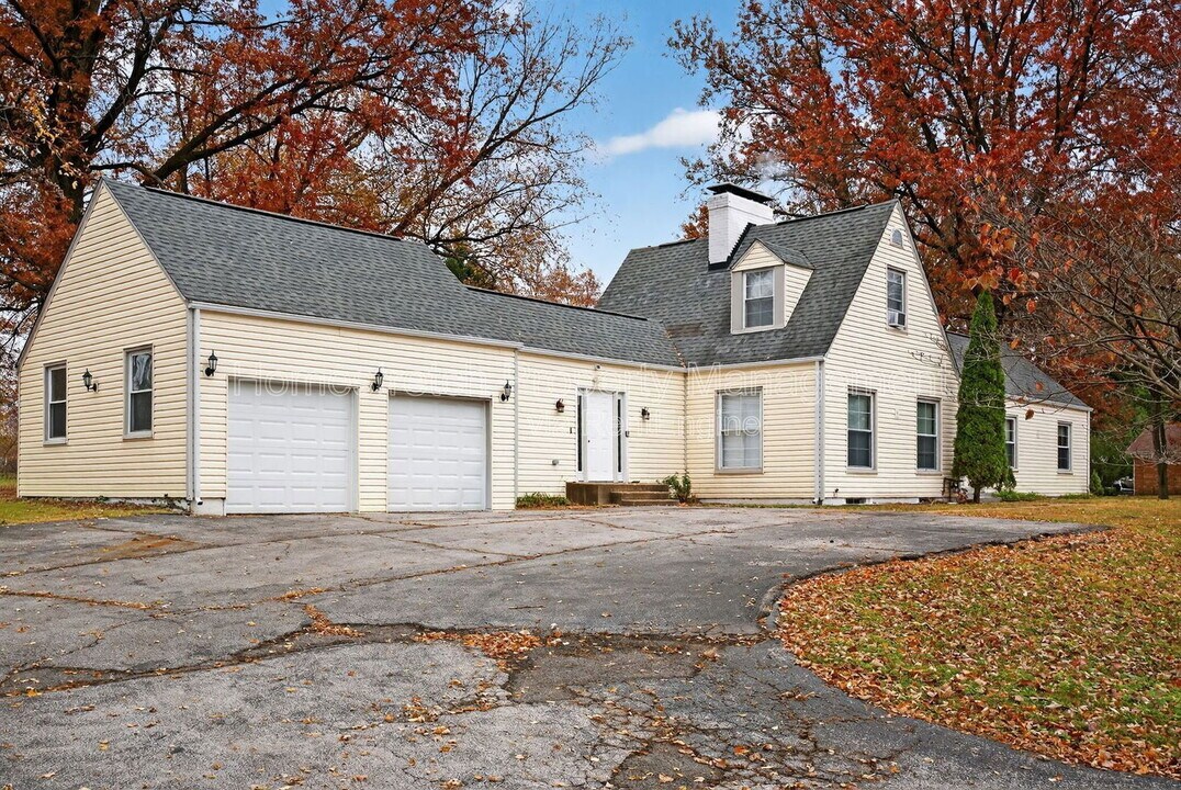 5 Van Crest Ln in Florissant, MO - Building Photo