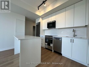 15-815 Ellerslie Ave in Toronto, ON - Building Photo - Building Photo