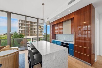 2655 S Bayshore Dr in Miami, FL - Building Photo - Building Photo