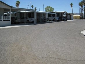 Rainbow Beach Resort in Needles, CA - Foto de edificio - Building Photo