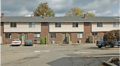 Parkside Towne Apartments in Hartville, OH - Foto de edificio - Building Photo