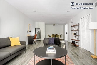 1371 S Beverly Glen Blvd in Los Angeles, CA - Building Photo - Building Photo