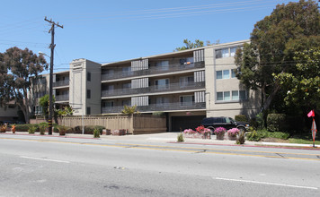 Gateway Apartments in San Mateo, CA - Building Photo - Building Photo