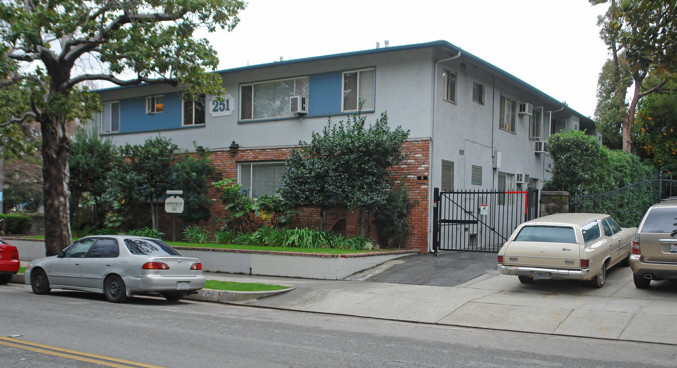 251 El Molino Ave in Pasadena, CA - Foto de edificio