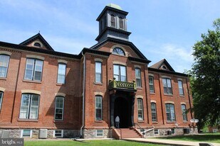 745 Manor St in Columbia, PA - Building Photo