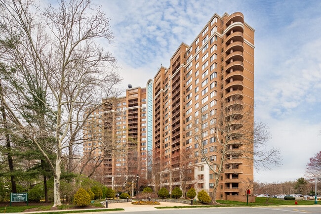 10101 Grosvenor Pl