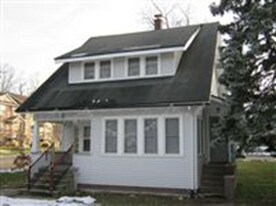 2905 W Michigan Ave in Kalamazoo, MI - Building Photo