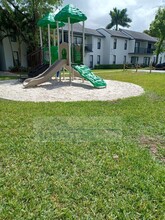 Colonial Village in Hollywood, FL - Building Photo - Building Photo