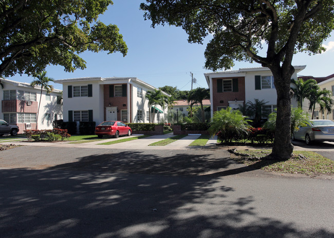 410-414 Malaga Ave in Miami, FL - Foto de edificio - Building Photo