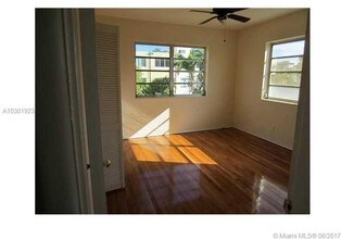 9901 W Bay Harbor Dr in Bay Harbor Islands, FL - Building Photo - Building Photo