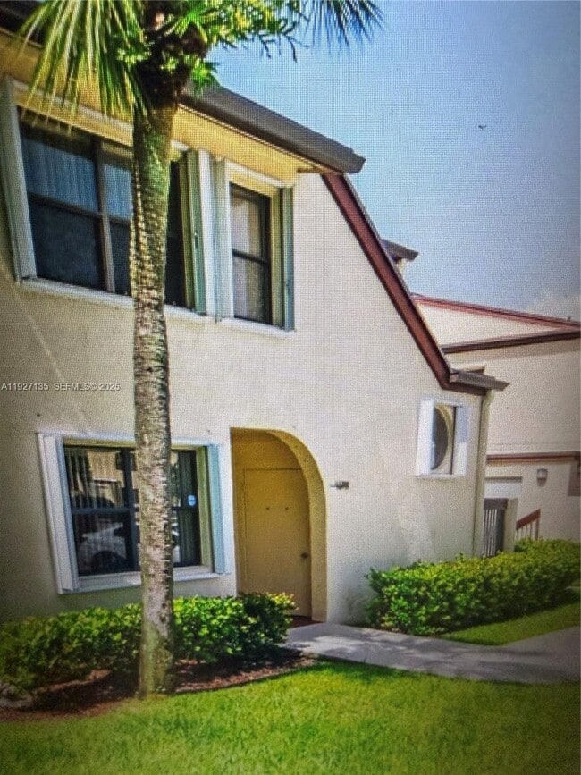 11200 Taft St in Pembroke Pines, FL - Building Photo - Building Photo