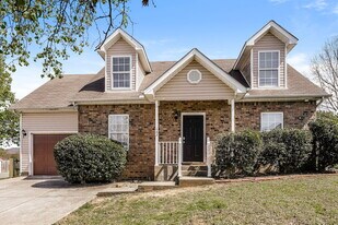 143 Howard Woody Dr in La Vergne, TN - Building Photo