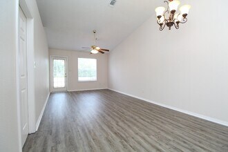 5600 W Shore Dr in Pensacola, FL - Building Photo - Building Photo