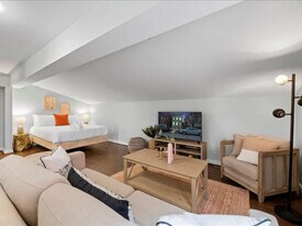 835 Dayton St in Cincinnati, OH - Building Photo