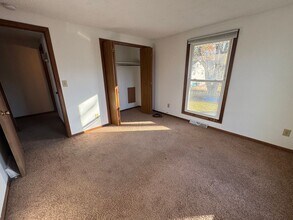 205-207-207 Westgate Ave in Cedar Falls, IA - Building Photo - Building Photo