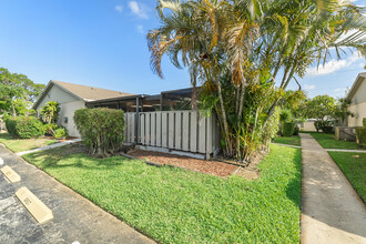 8016 Ambach Way-Unit -18d in Hypoluxo, FL - Foto de edificio - Building Photo