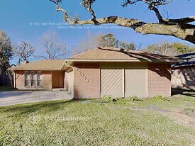 15834 Fox Springs Dr in Houston, TX - Building Photo