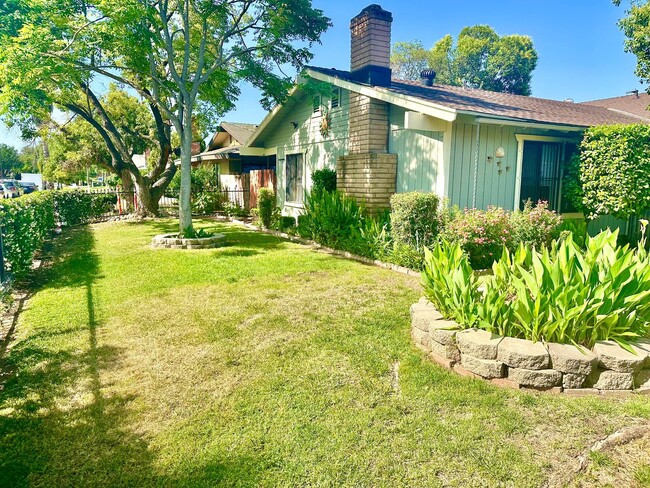 2345 N Vagedes Ave in Fresno, CA - Building Photo - Building Photo