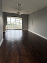 1021 Crystal Lake Dr in Pompano Beach, FL - Building Photo - Building Photo