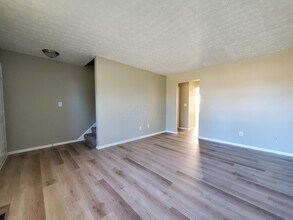 2047 Bridlewood Blvd in Obetz, OH - Foto de edificio - Building Photo