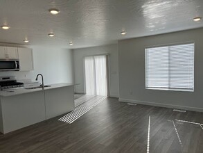 2943 W Ezra Dr in Cedar City, UT - Building Photo - Building Photo