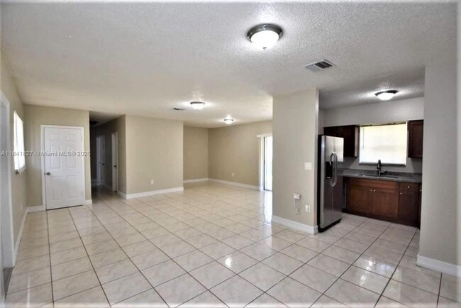 330 NW 196th St in Miami Gardens, FL - Building Photo - Building Photo