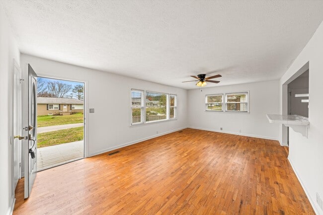 6929 Mackin Ln in Knoxville, TN - Building Photo - Building Photo