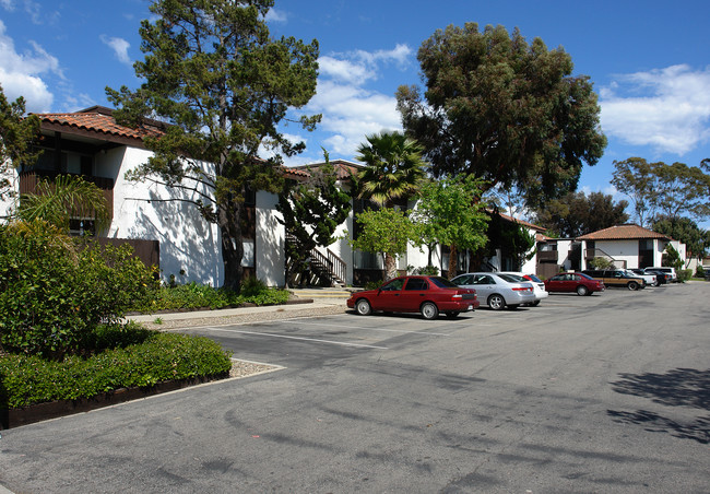 Sesame Tree Apartments in Goleta, CA - Foto de edificio - Building Photo