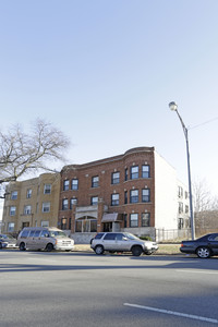 Queen's Place in Chicago, IL - Foto de edificio - Building Photo