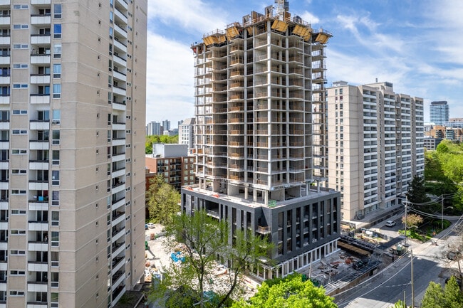 235 Balliol St in Toronto, ON - Building Photo - Building Photo